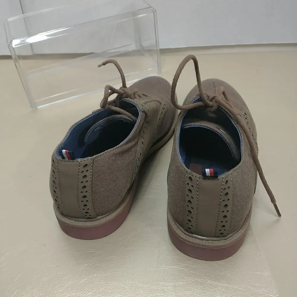 Tommy Hilfiger Michael Saddle Oxford Boy's Shoes SZ 4 brown.
